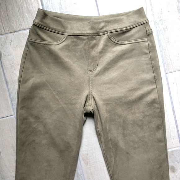 Sneak peak faux suede legging pants in olive green. Size S - Picture 4 of 8